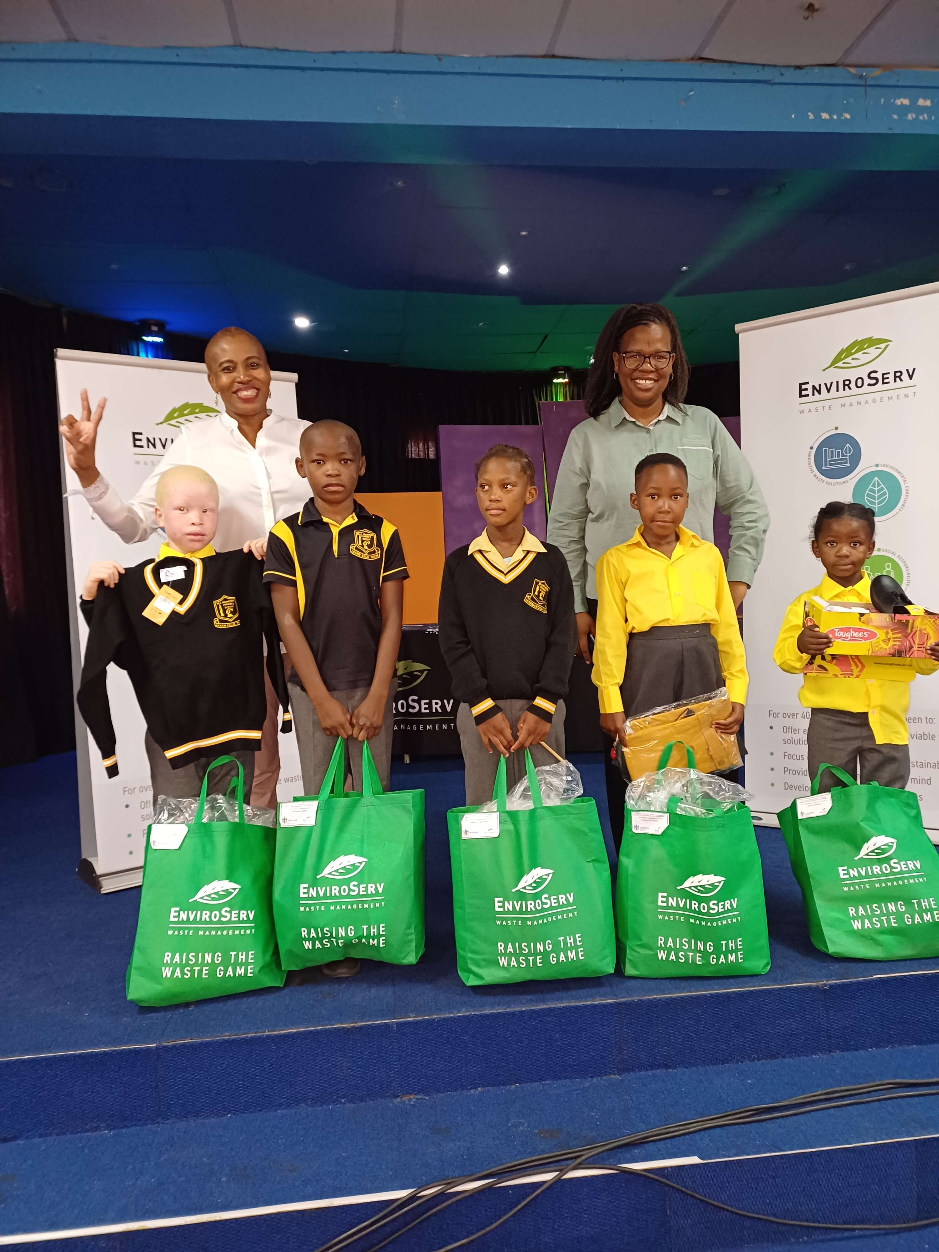 Rebecca_Moloi_of_Department_of_Education_and_EnviroServ's_Makgabo_van_Niekerk_with_learners_from_W._J_Mpengesi_Primary_School[1]
